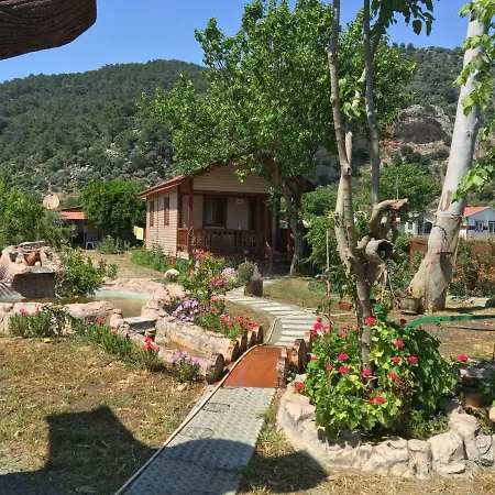 Yalili Wooden House بيت للعطل داليان